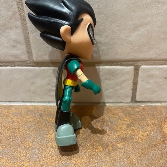 Ornament DC COMICS TEEN TITANS GO! SERIES ROBIN ACTION FIGURE 4” - Picture 2 of 4